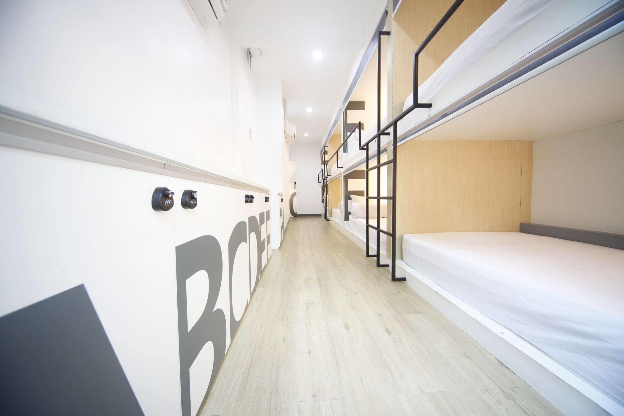 Monkeynap Hostel Bangkok Extérieur photo